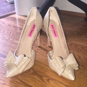 BETSEY JOHNSON glitter bow heels